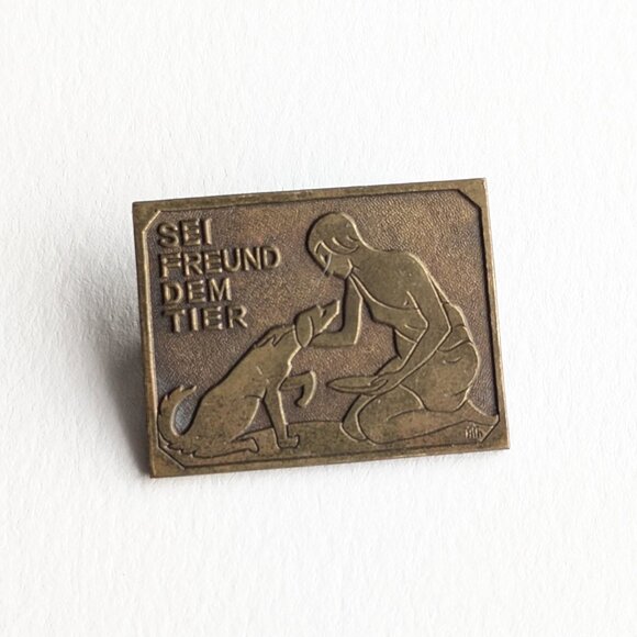 1928 Swiss BASEL Animal Protection week metal pin, Art deco dog friend badge - Picture 3 of 8